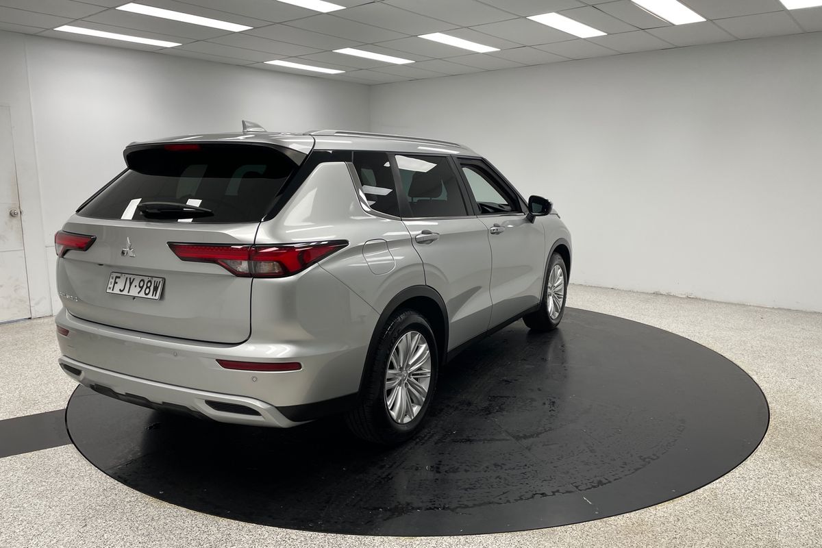 2022 Mitsubishi Outlander LS ZM