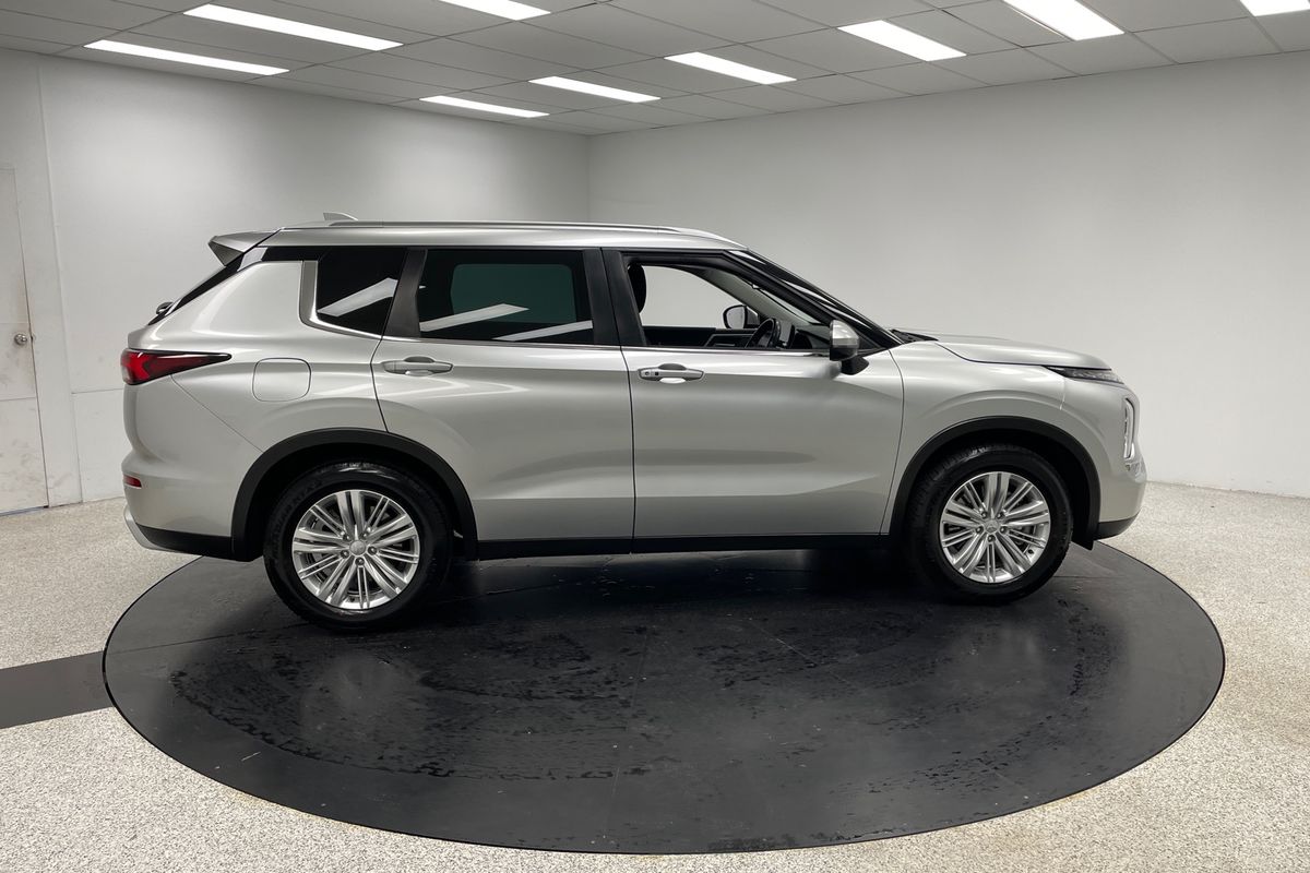 2022 Mitsubishi Outlander LS ZM