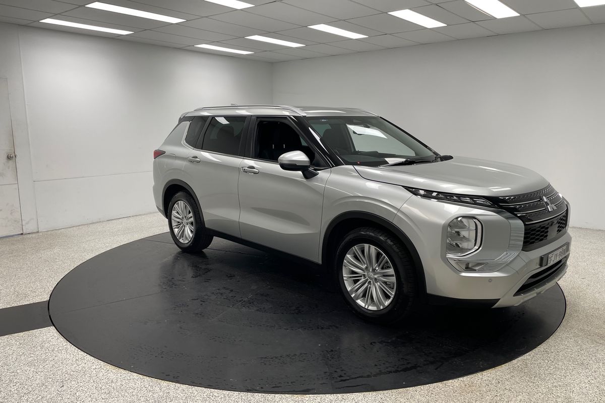 2022 Mitsubishi Outlander LS ZM