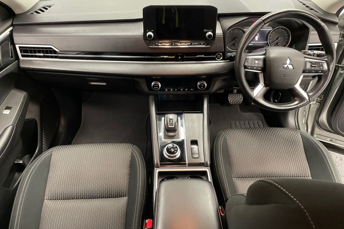 2022 Mitsubishi Outlander LS ZM