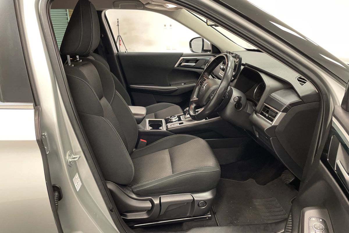 2022 Mitsubishi Outlander LS ZM