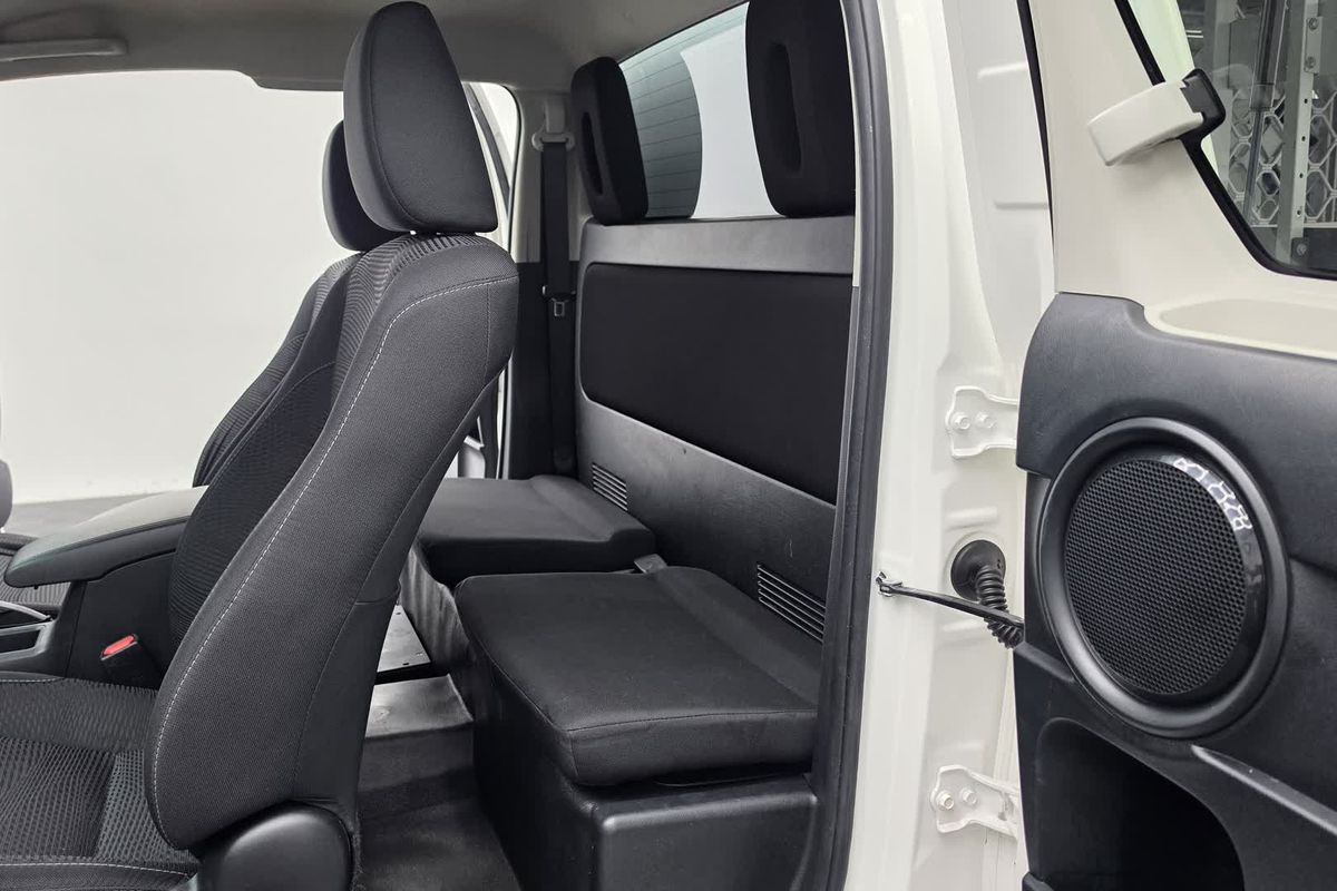 2019 Toyota Hilux SR GUN126R 4X4 image 34
