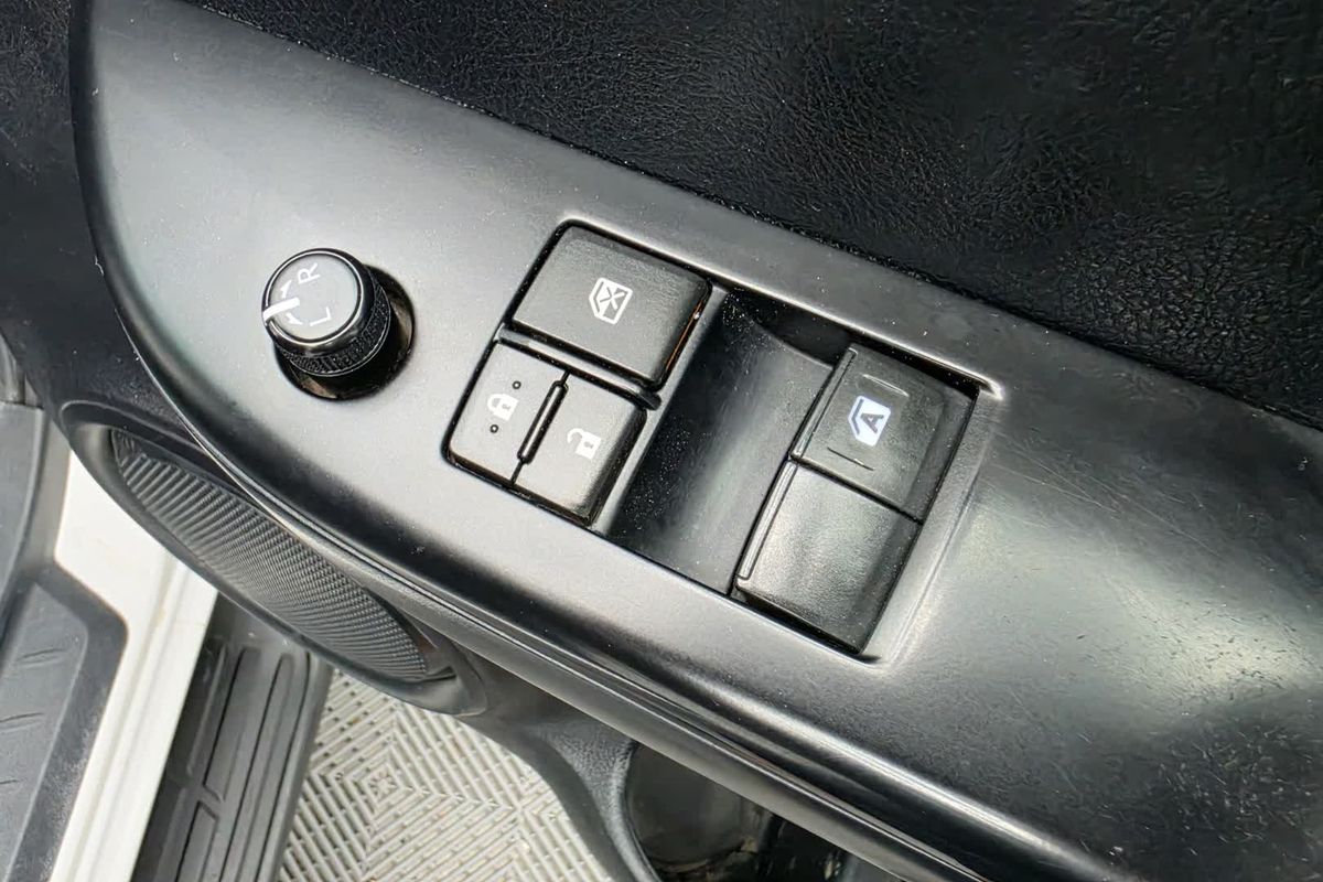 2019 Toyota Hilux SR GUN126R 4X4 image 45