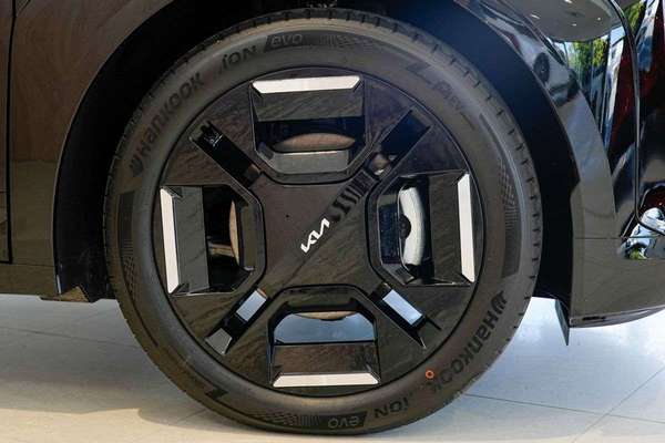 2026 Kia EV3 GT-Line Long Range SV thumb-3