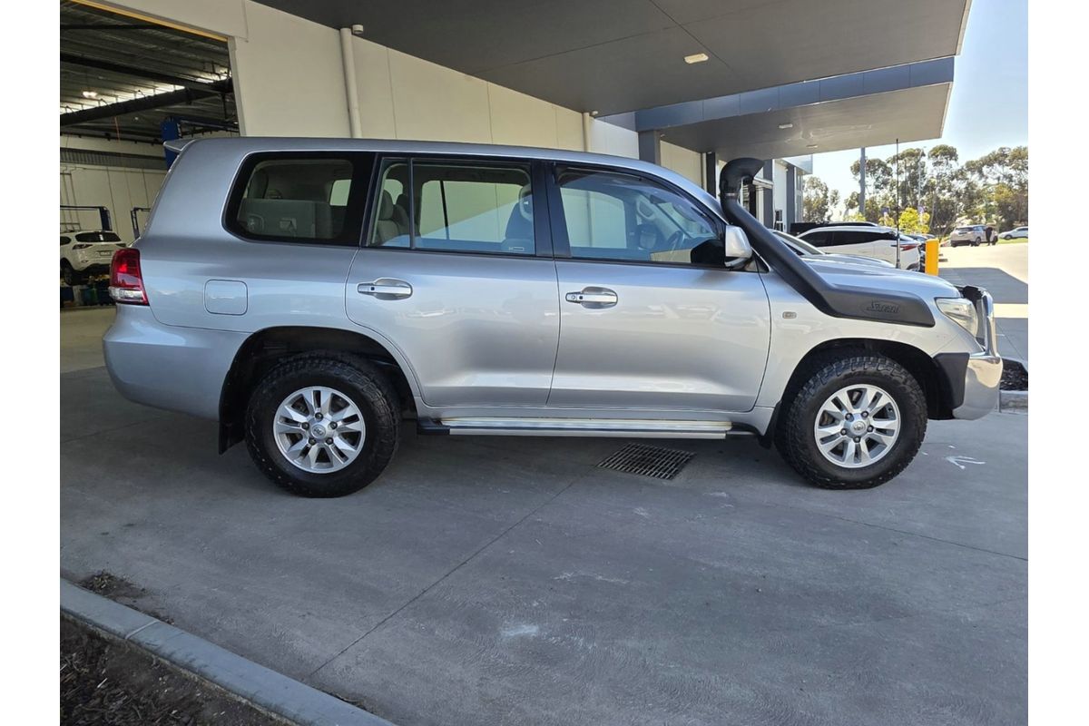 2009 Toyota Landcruiser GXL VDJ200R image 8