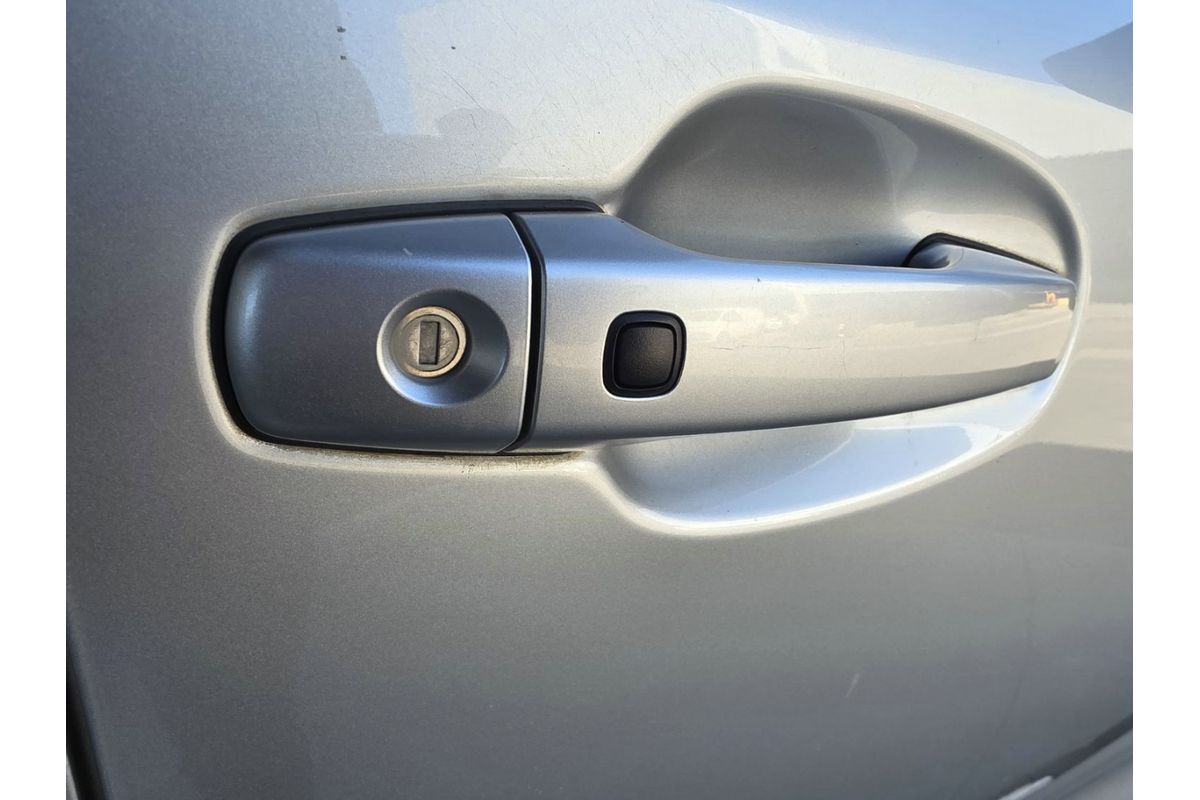 2009 Toyota Landcruiser GXL VDJ200R image 9