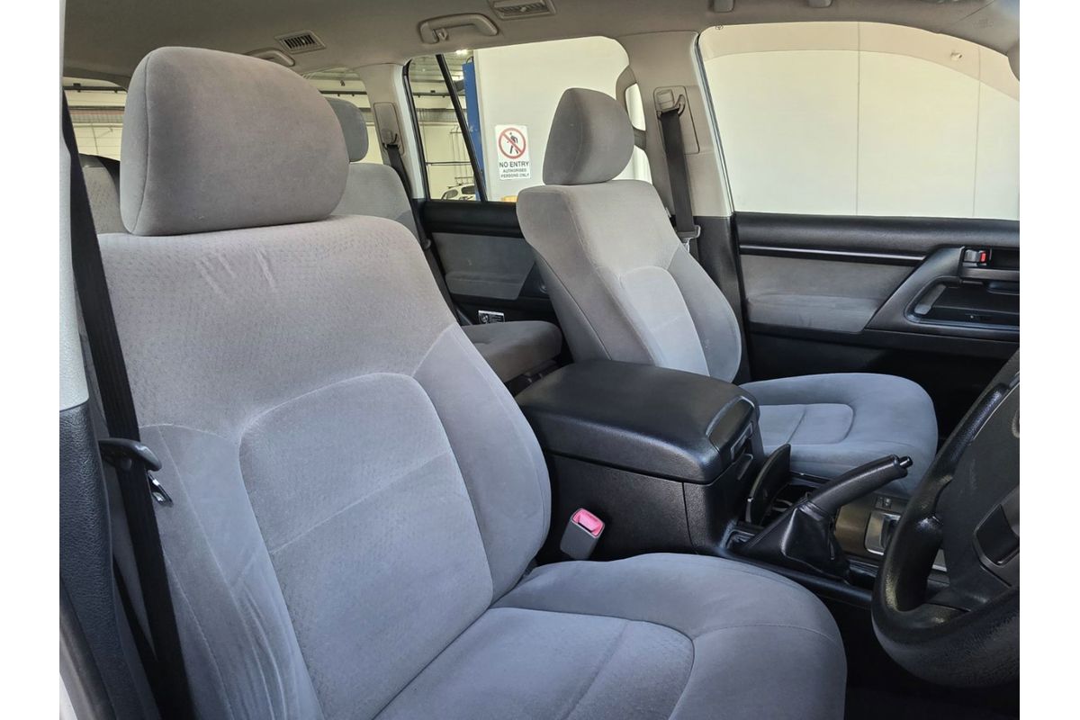 2009 Toyota Landcruiser GXL VDJ200R image 18