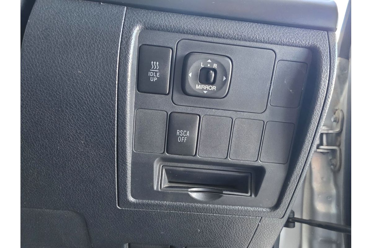 2009 Toyota Landcruiser GXL VDJ200R image 21
