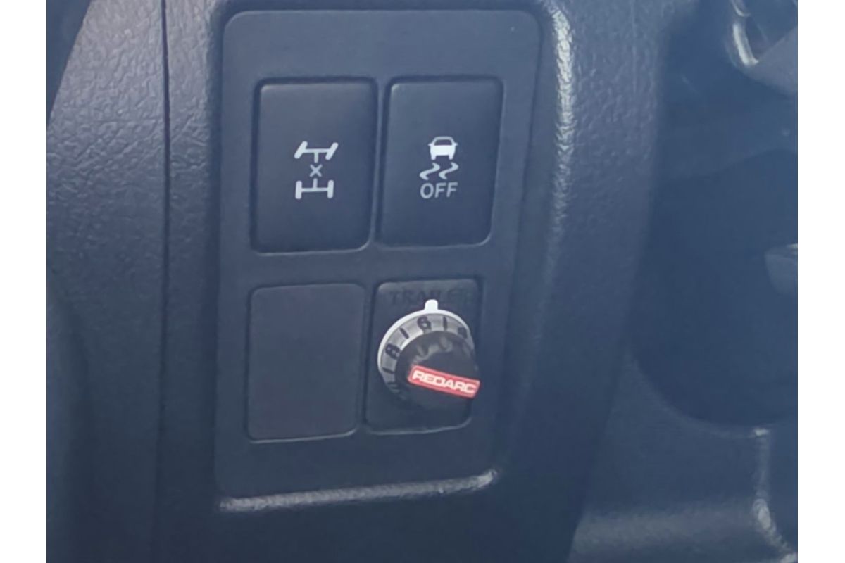 2009 Toyota Landcruiser GXL VDJ200R image 24