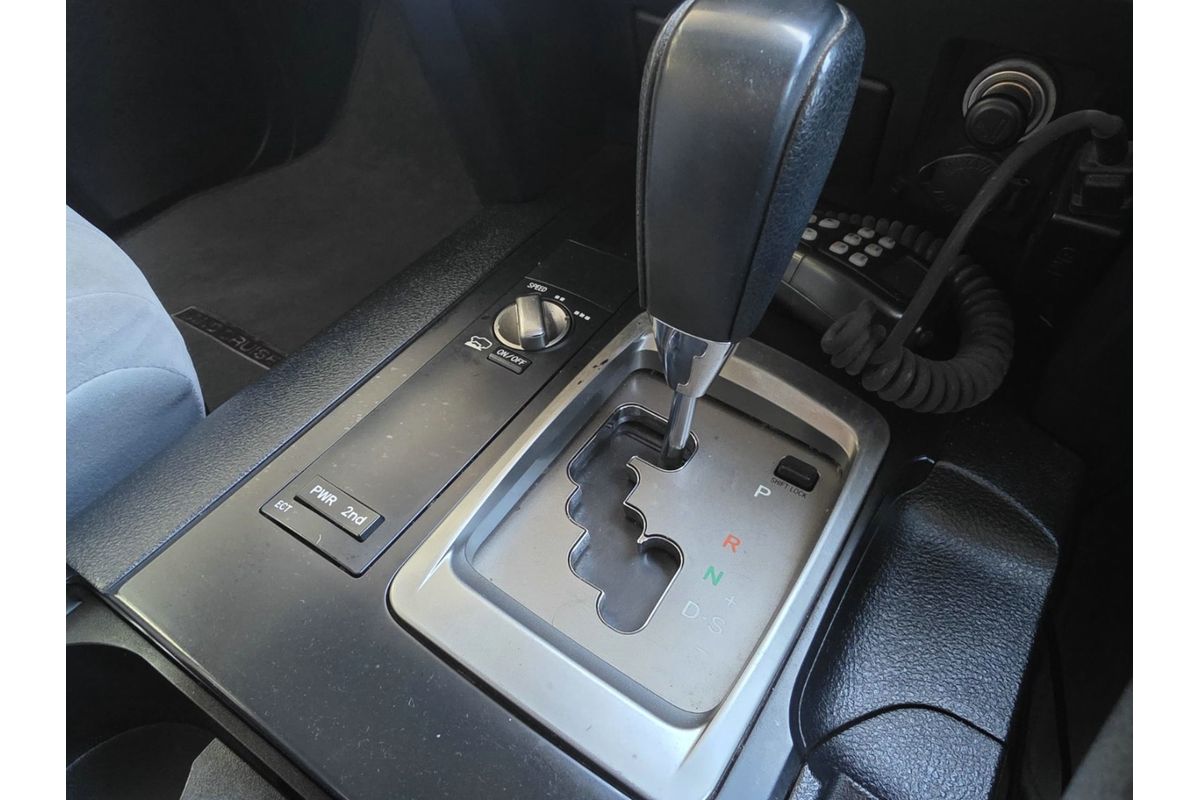 2009 Toyota Landcruiser GXL VDJ200R image 25