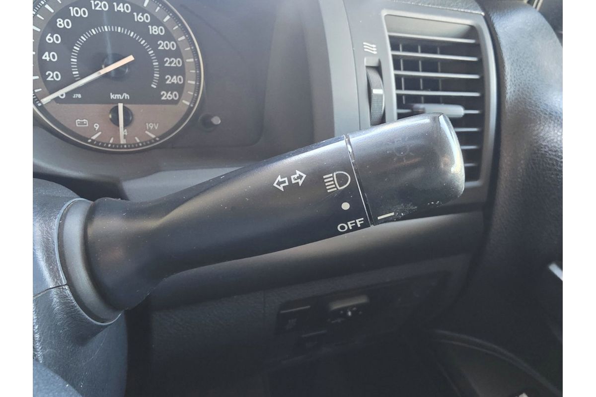 2009 Toyota Landcruiser GXL VDJ200R image 27