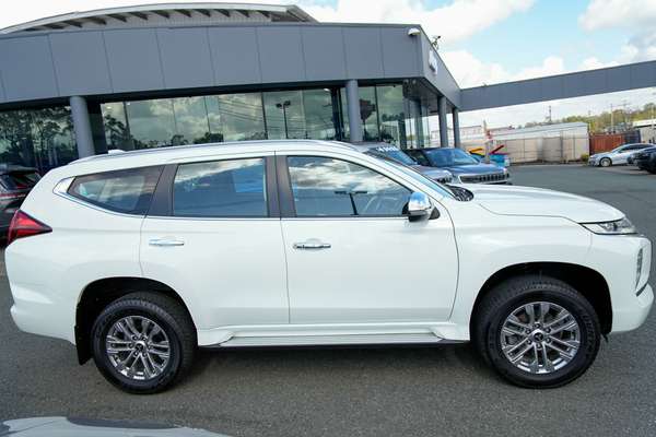 2022 Mitsubishi Pajero Sport GLX QF thumb-3
