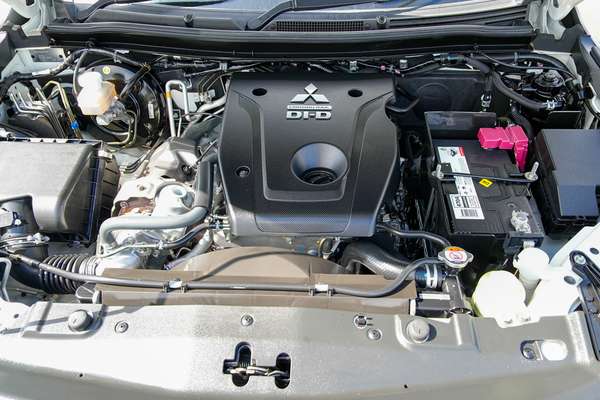2022 Mitsubishi Pajero Sport GLX QF thumb-6