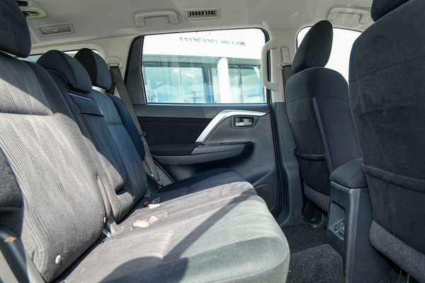 2022 Mitsubishi Pajero Sport GLX QF thumb-7