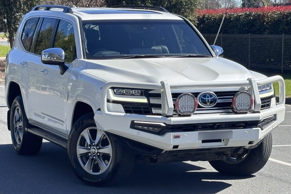 2022 Toyota Landcruiser Sahara FJA300R