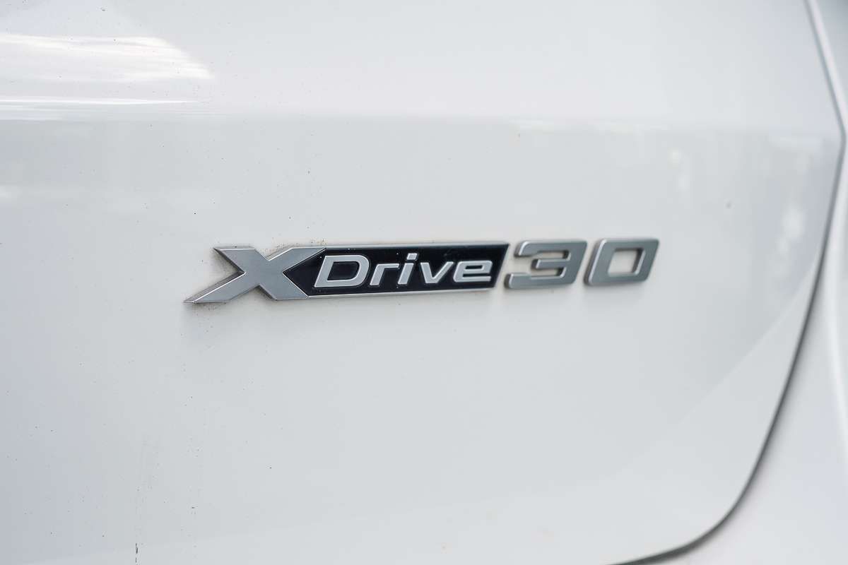 2023 BMW iX1 xDrive30 xLine U11