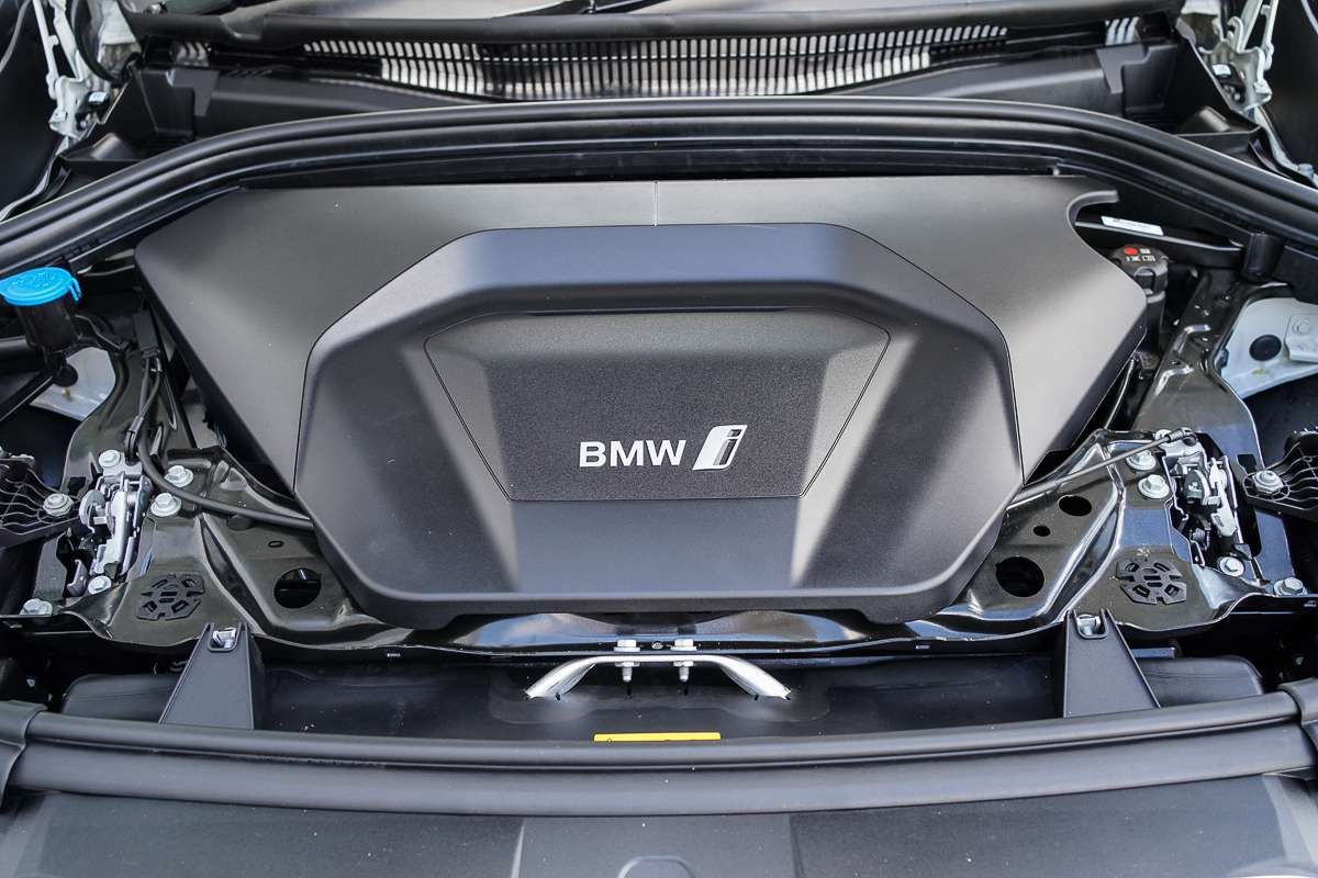 2023 BMW iX1 xDrive30 xLine U11
