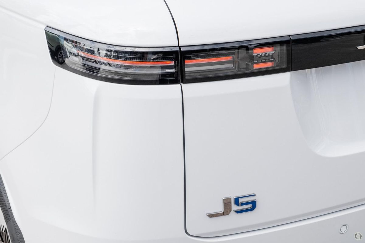 2025 OMODA JAECOO J5 EV Summit