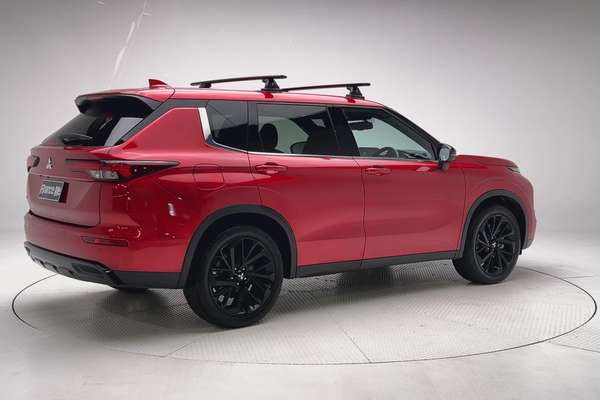 2024 Mitsubishi Outlander Black Edition ZM thumb-2