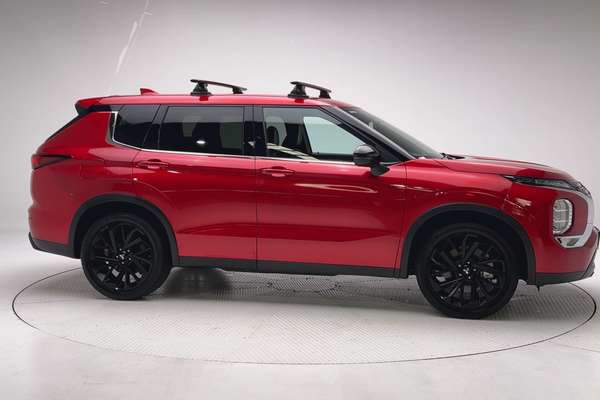 2024 Mitsubishi Outlander Black Edition ZM thumb-3