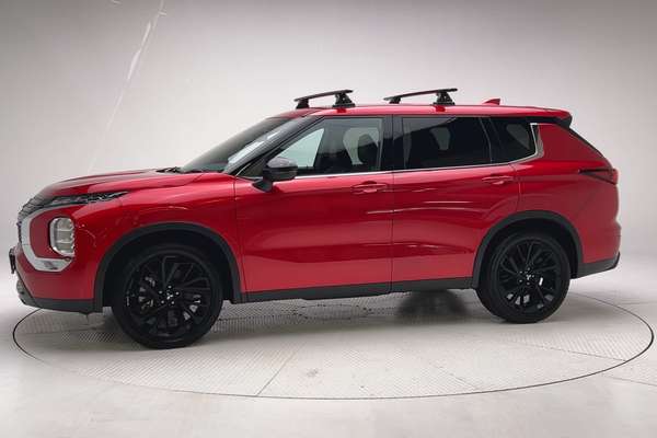 2024 Mitsubishi Outlander Black Edition ZM thumb-6