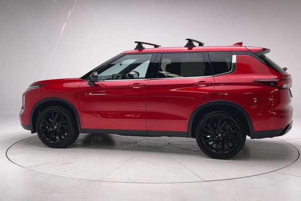 2024 Mitsubishi Outlander Black Edition ZM thumb-7