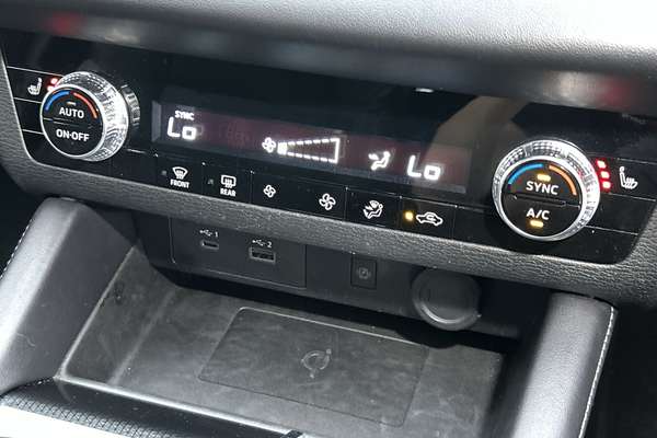 2024 Mitsubishi Outlander Black Edition ZM thumb-14
