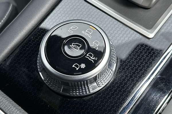 2024 Mitsubishi Outlander Black Edition ZM thumb-16