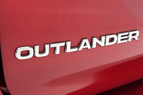 2024 Mitsubishi Outlander Black Edition ZM thumb-21