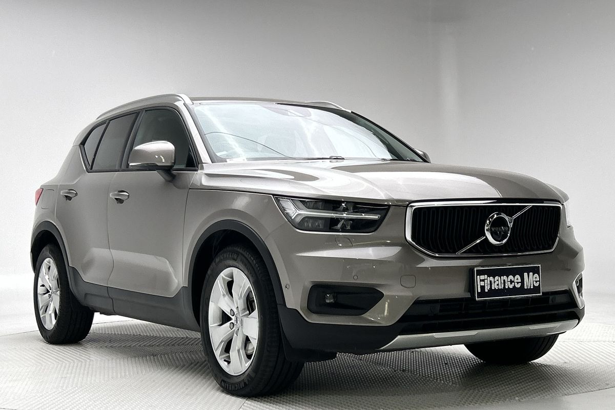 2022 Volvo XC40 T4 Momentum