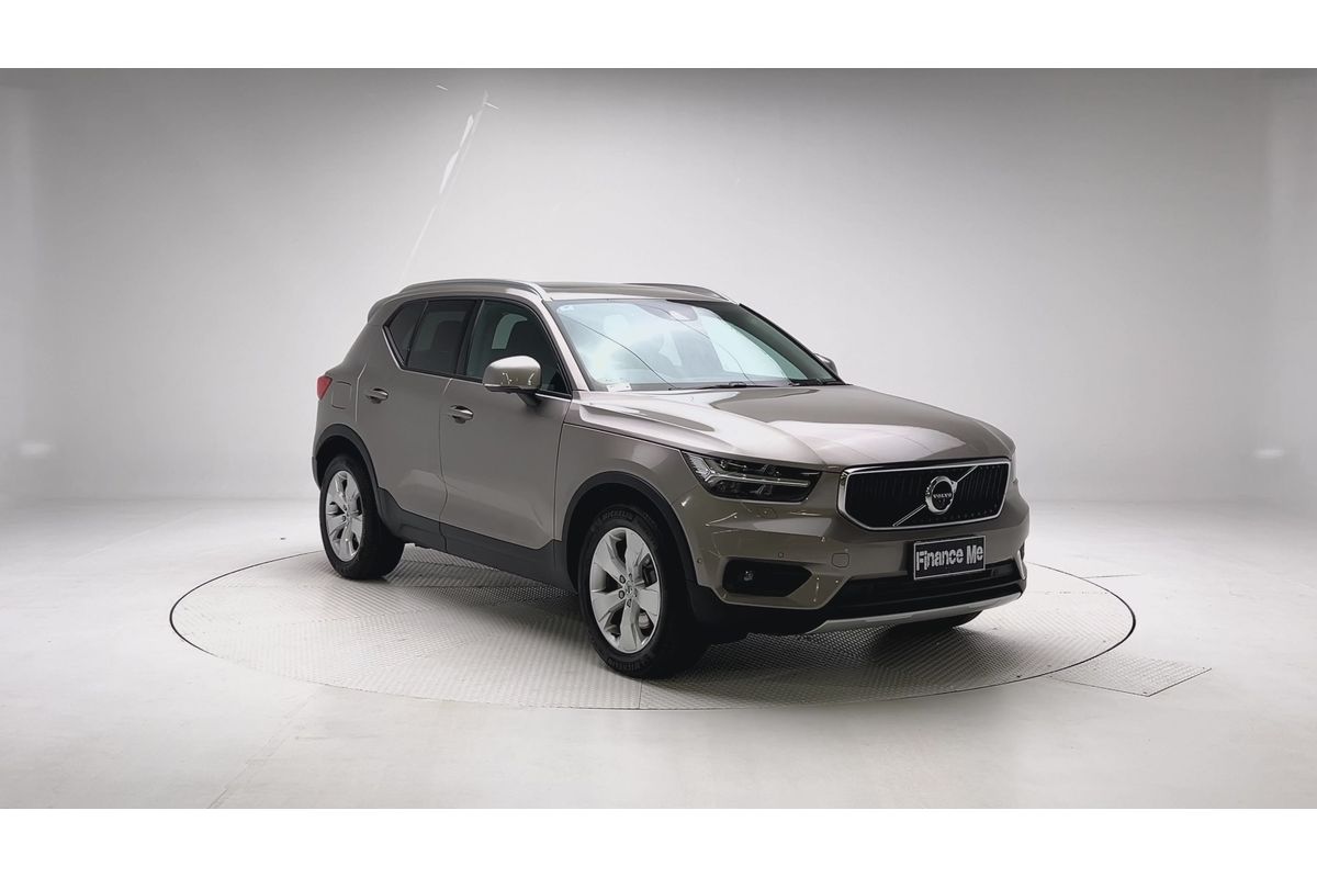 2022 Volvo XC40 T4 Momentum