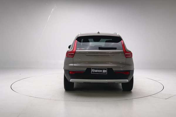 2022 Volvo XC40 T4 Momentum thumb-6