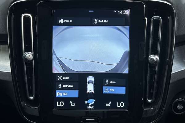 2022 Volvo XC40 T4 Momentum thumb-14