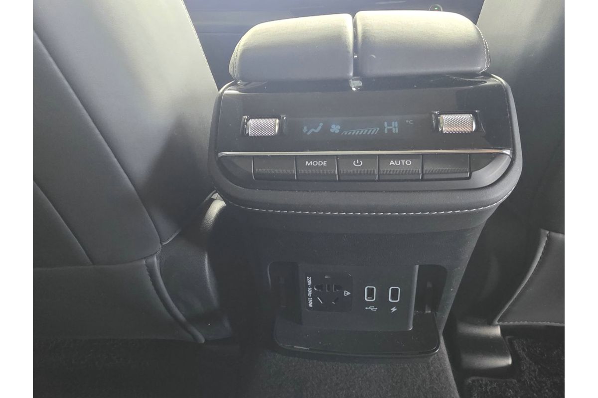2024 LDV D90 Executive SV9A image 18