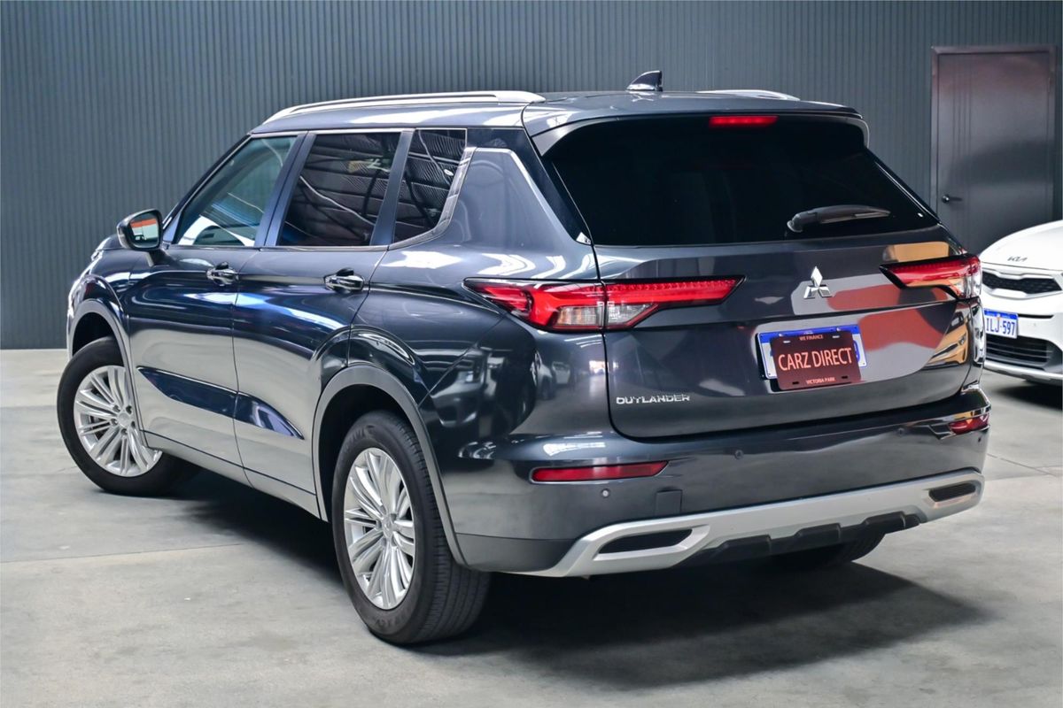 2024 Mitsubishi Outlander LS ZM
