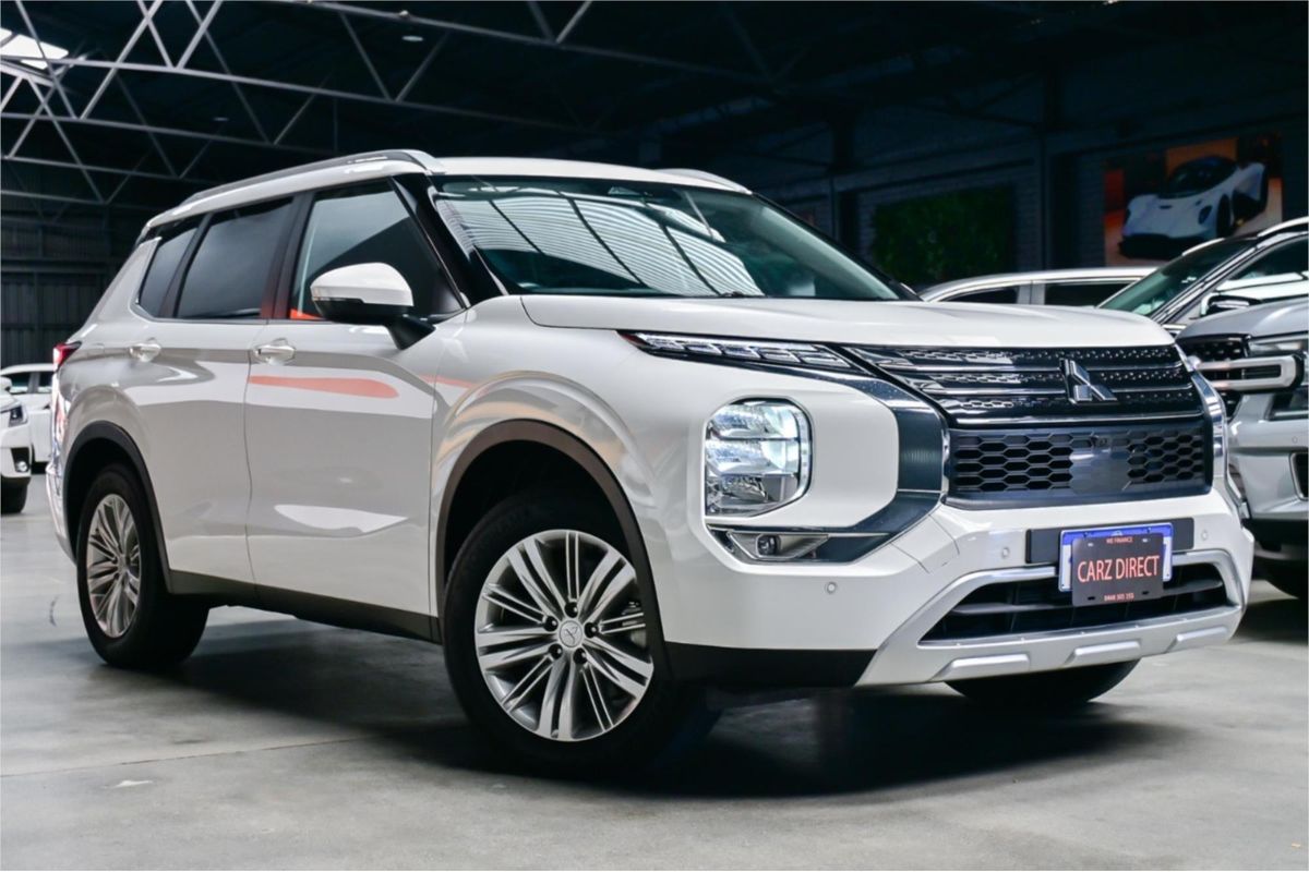 2024 Mitsubishi Outlander LS ZM