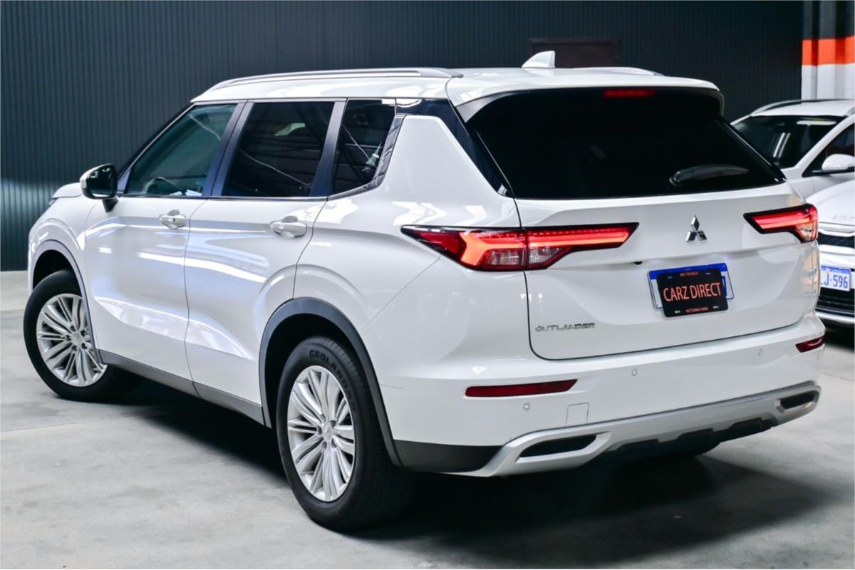 2024 Mitsubishi Outlander LS ZM