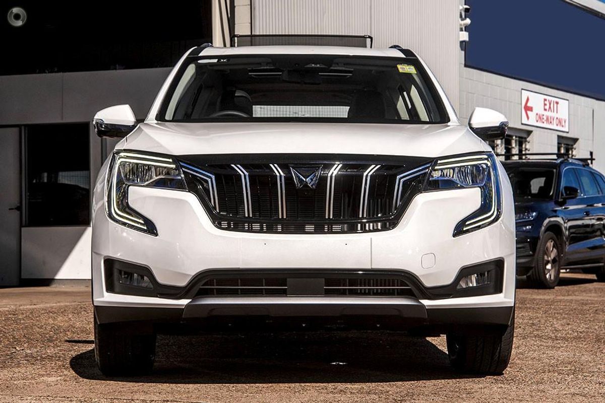 2025 Mahindra XUV700 AX7L