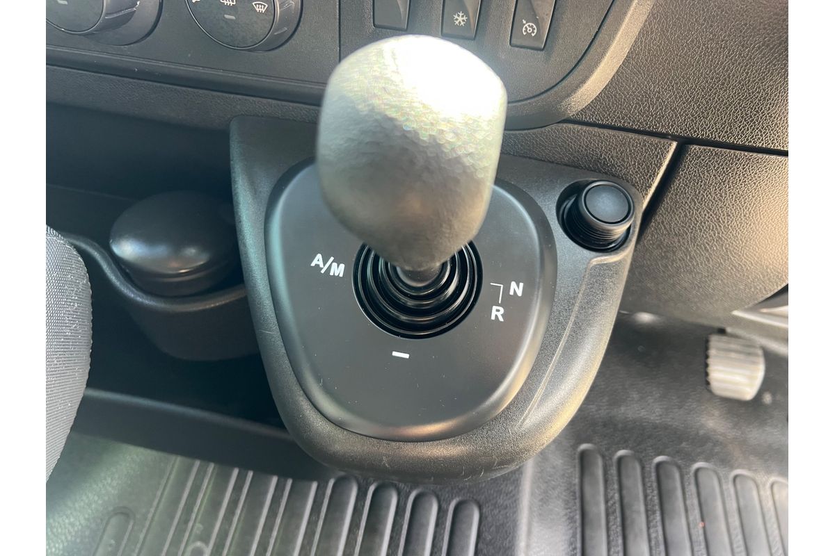 2019 Renault Master X62 LWB Mid Roof image 10