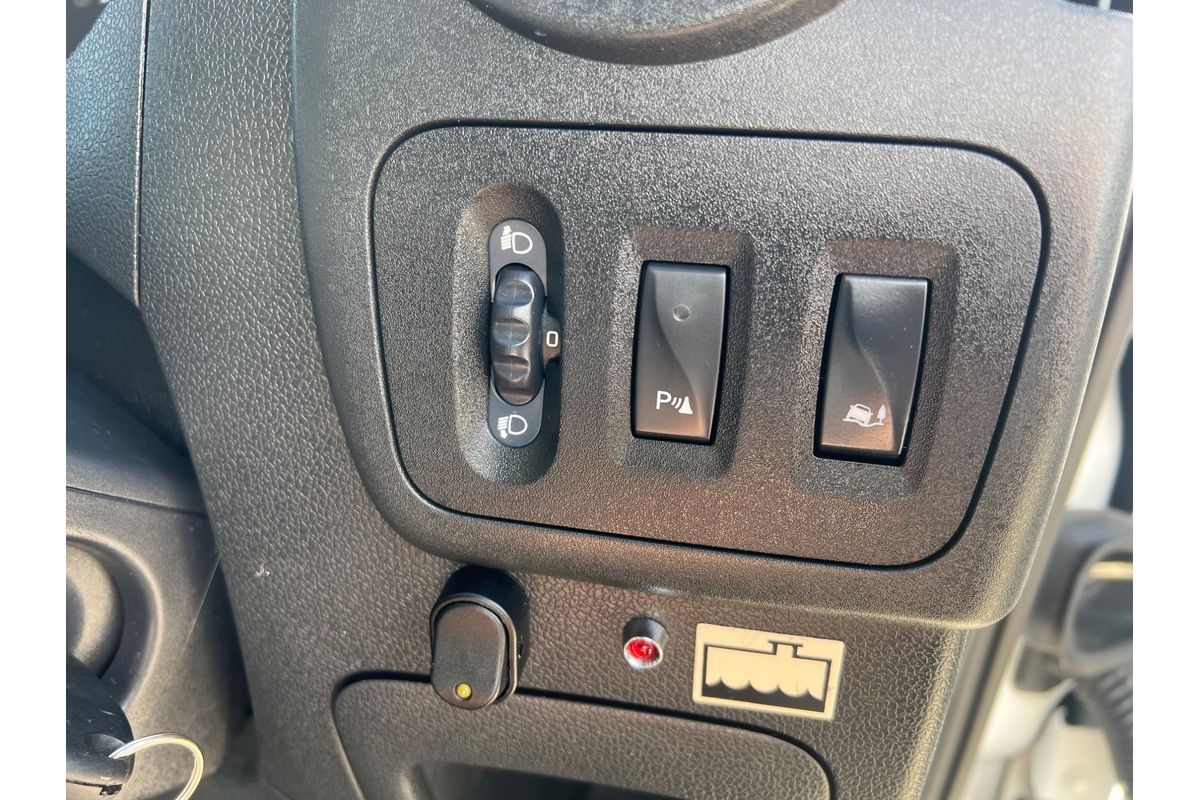 2019 Renault Master X62 LWB Mid Roof image 11