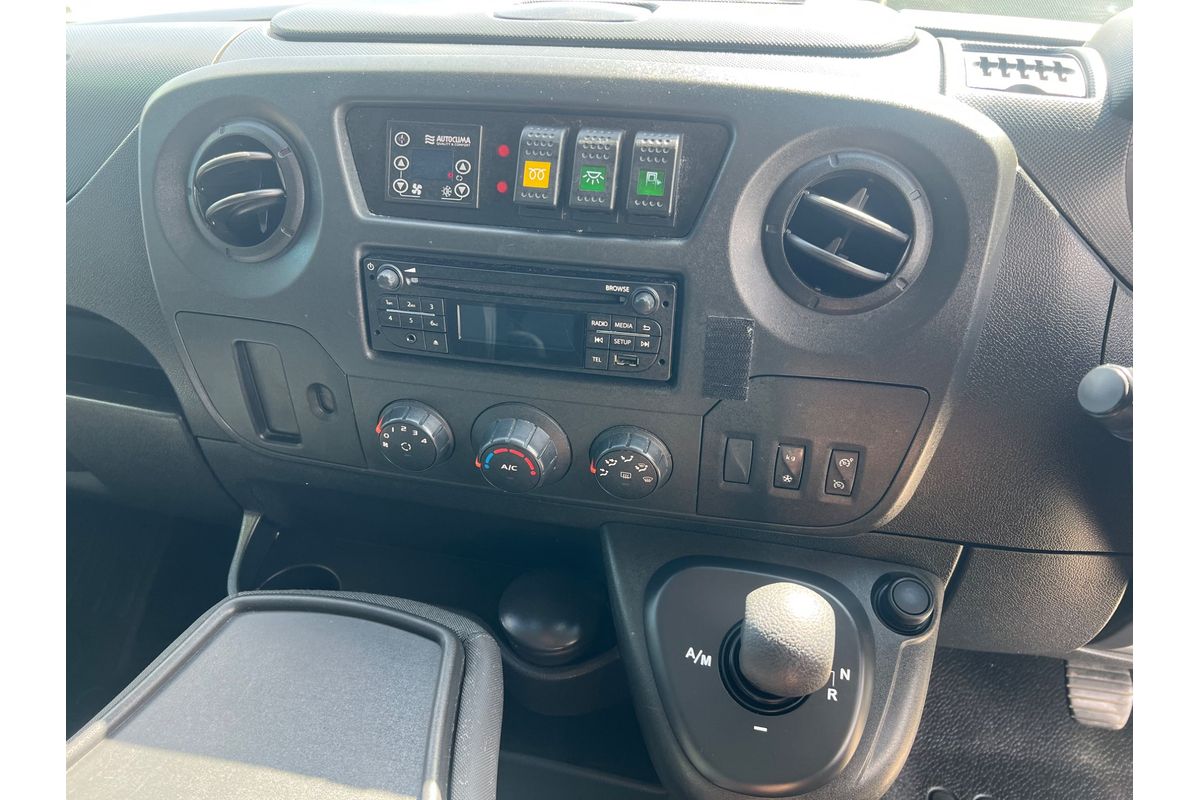 2019 Renault Master X62 LWB Mid Roof image 13