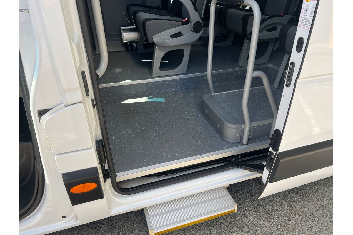 2019 Renault Master X62 LWB Mid Roof image 17