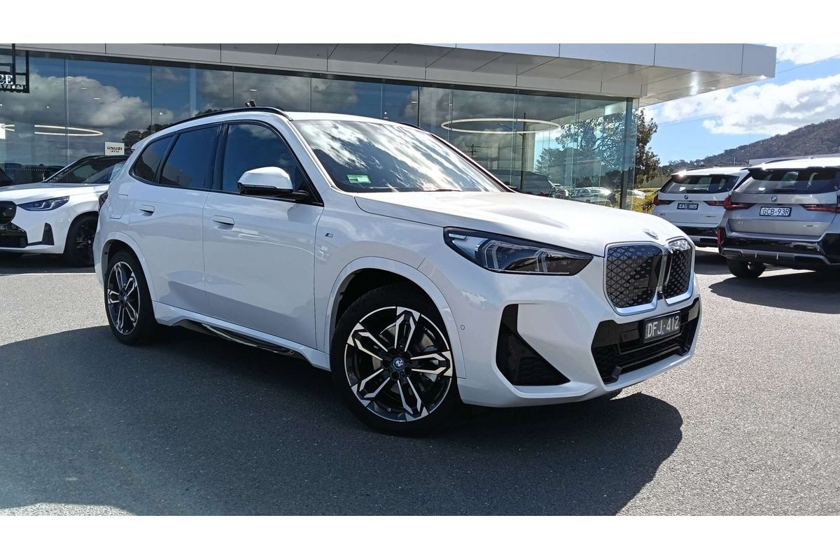 2024 BMW iX1 xDrive30 xLine U11