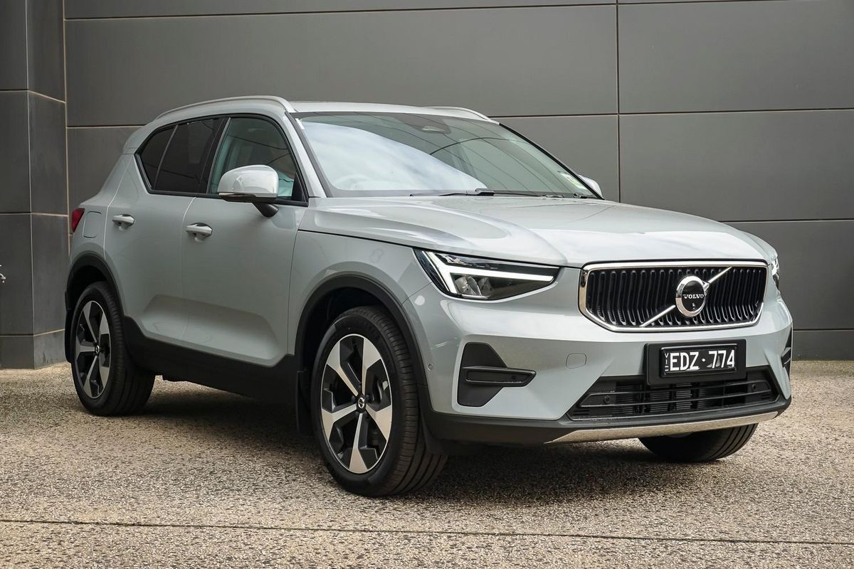 2026 Volvo XC40 Plus B4