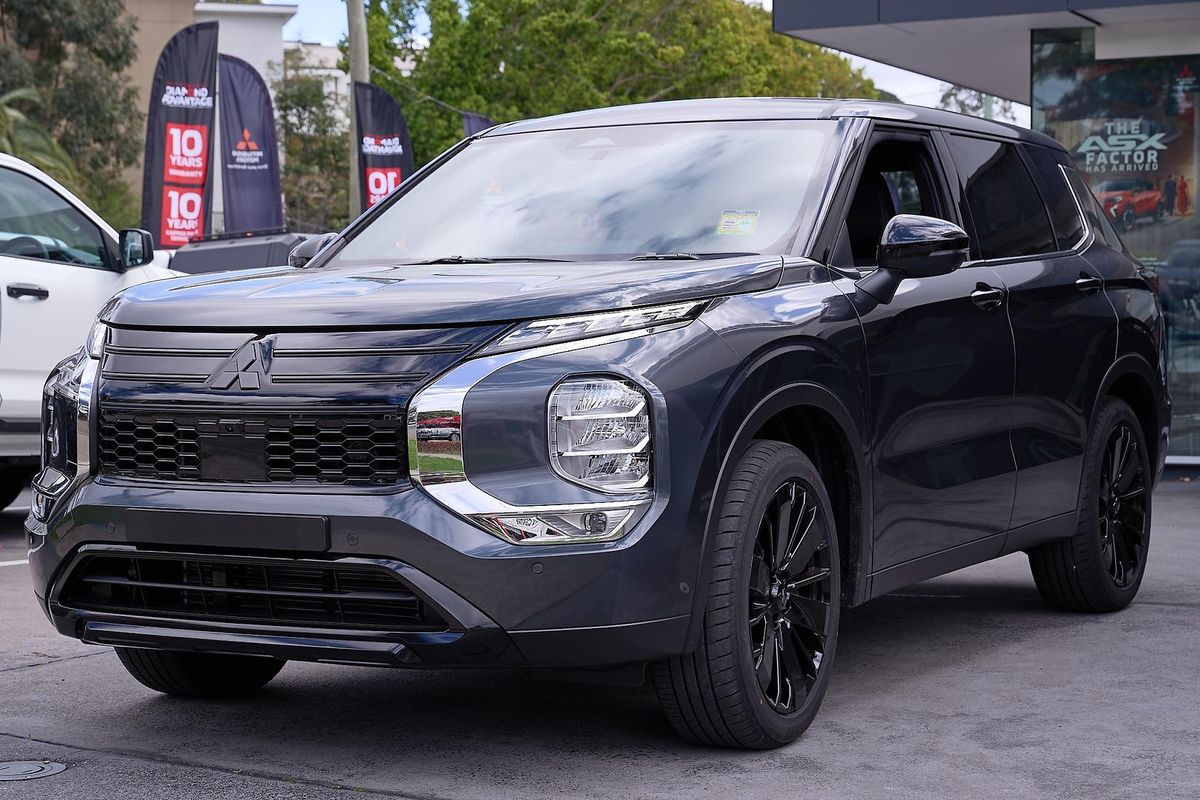 2026 Mitsubishi Outlander Black Edition ZM