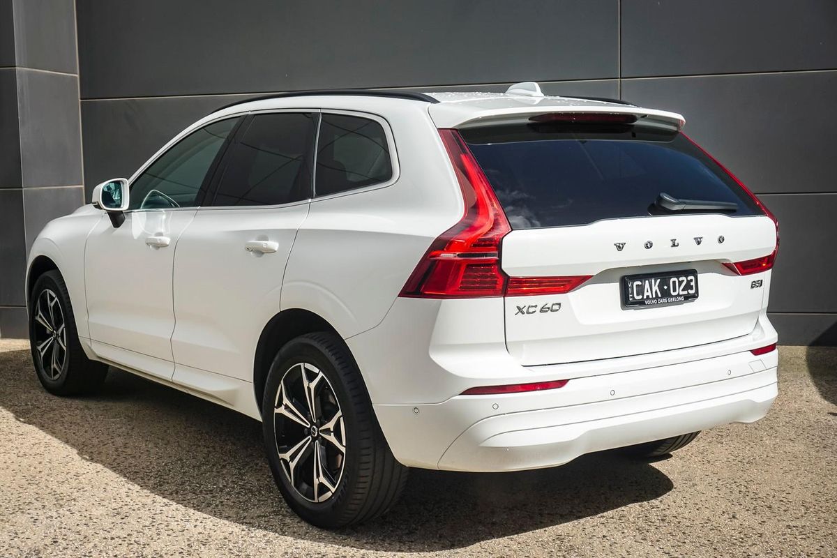 2022 Volvo XC60 B5 Momentum