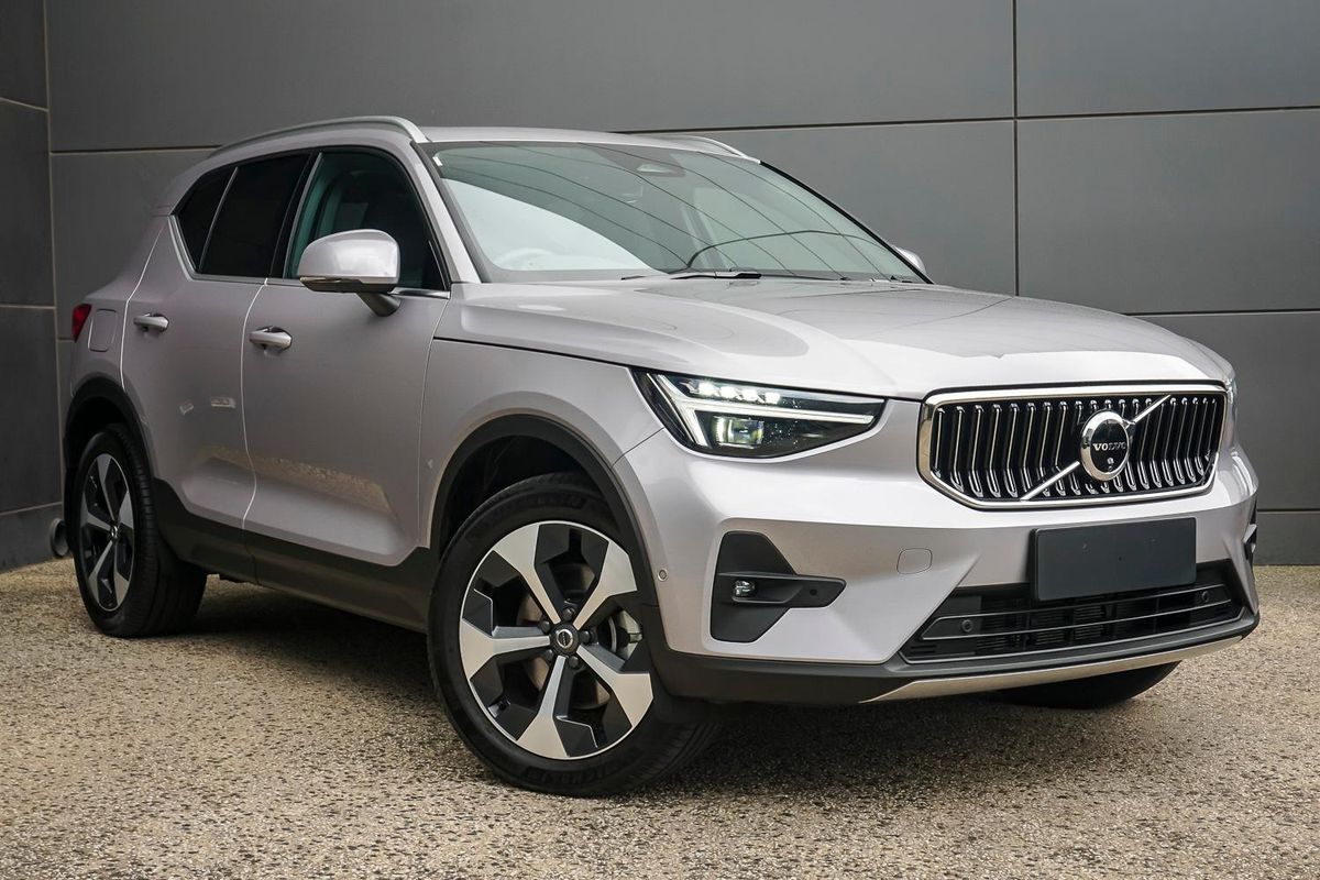 2025 Volvo XC40 Ultra B4 Bright