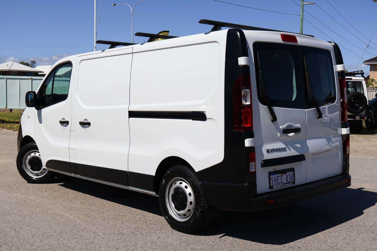 2020 Mitsubishi Express GLX SN LWB