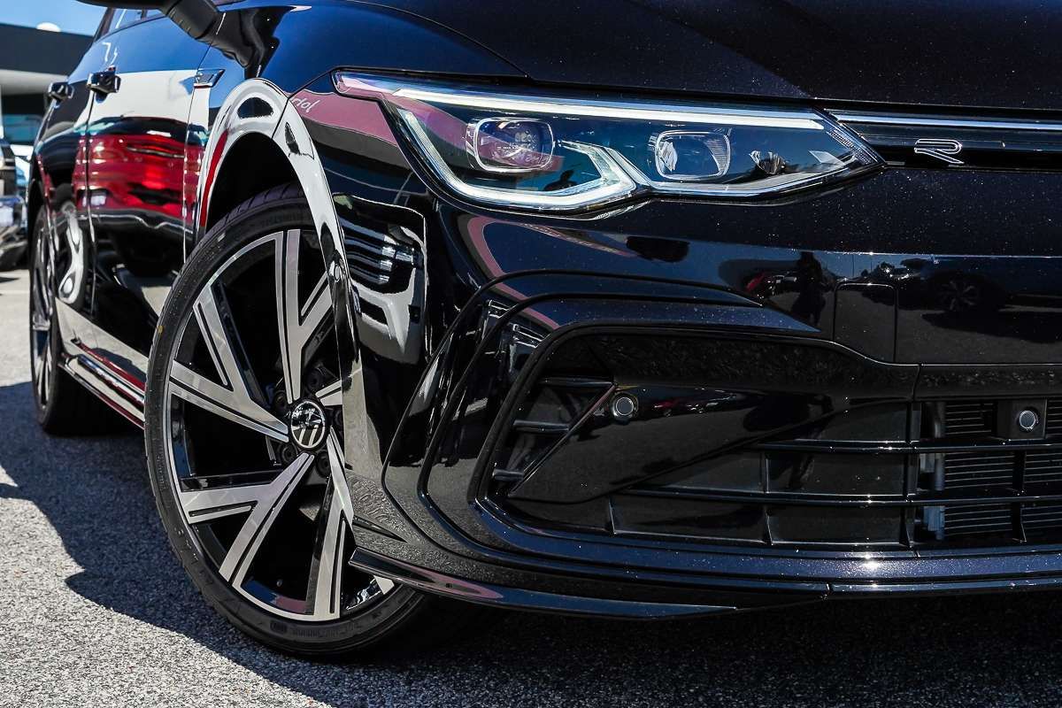 2022 Volkswagen Golf 110TSI R-Line 8