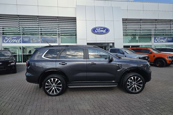 2026 Ford Everest Platinum 3.0L thumb-2